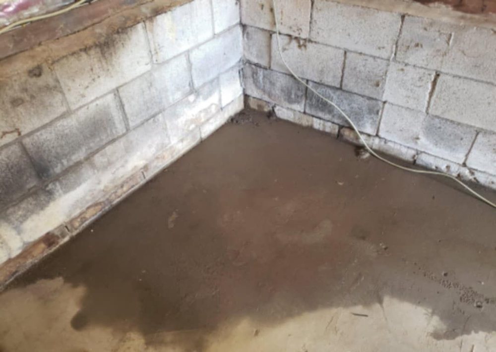 Floor-wall seam in a basement