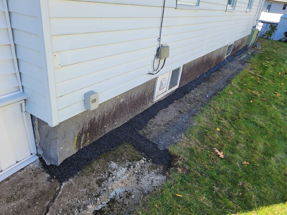 Foundation skirt along the outside of a house